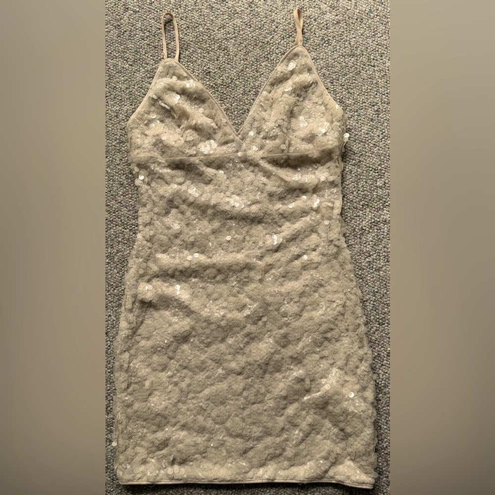 Forever21 Beautiful Cocktail Dress Shell Sequence. Size Medium